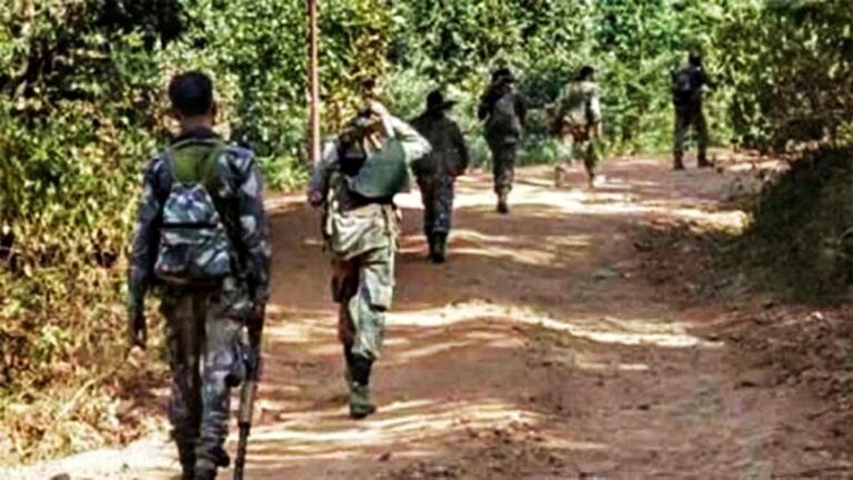 झारखंड में नक्सल विरोधी अभियान जारी: गुमला में मुठभेड़ में सब जोनल कमांडर दिलीप लोहरा समेत 3 नक्सली ढेर