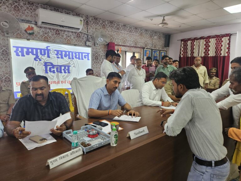 लखनऊ में सम्पूर्ण समाधान दिवस: 664 शिकायतें दर्ज, 143 का मौके पर निस्तारण