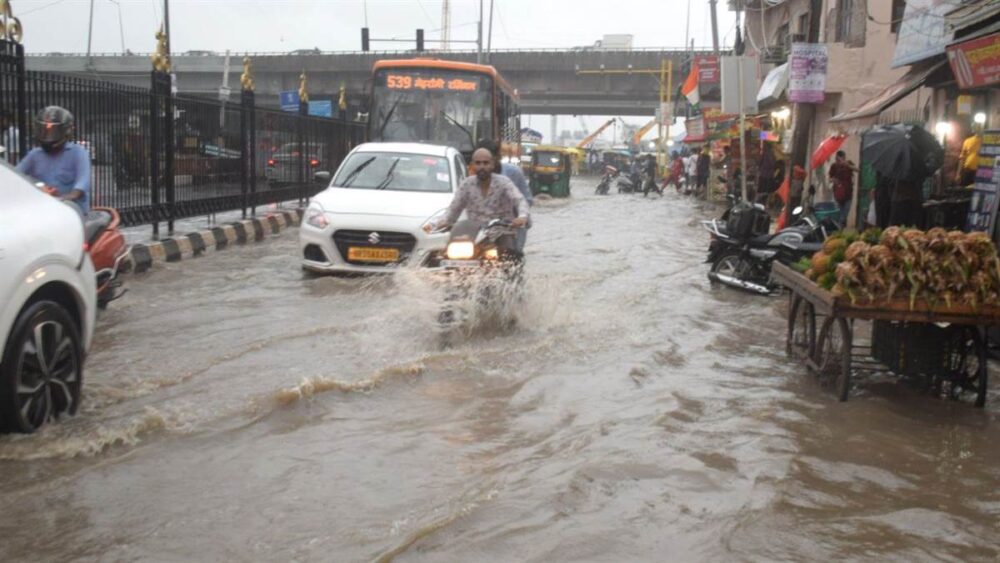 Heavy rain in Delhi-NCR, Yamuna water level rises, work...