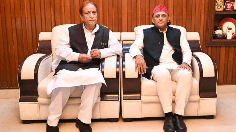 Akhilesh-Azam Meeting: अखिलेश ने आजम से की दिल छू लेने वाली बातचीत, शायरी के साथ वादा,  झूठे मुकदमे  होंगे वापस
