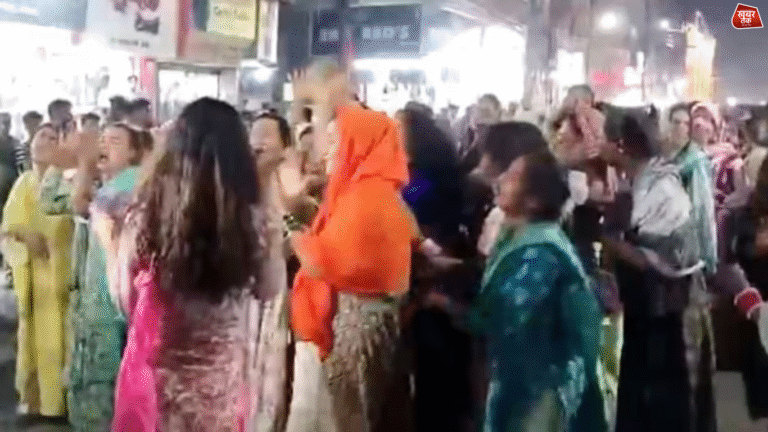 Transgender Protest: इंदौर में किन्नर समुदाय का आक्रोश, 24 ने पिया फिनायल, चार ने खुद पर डाला पेट्रोल