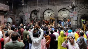 Banke Bihari Temple crowd