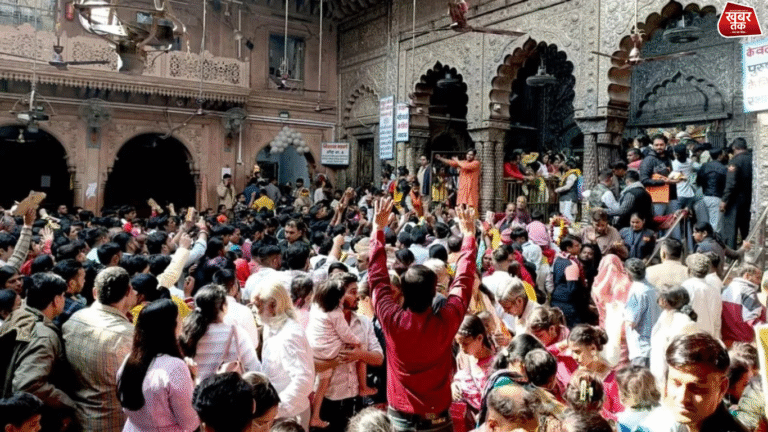 Banke Bihari Temple crowd